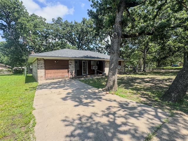 Photo - 743 Oak Leaf Trail