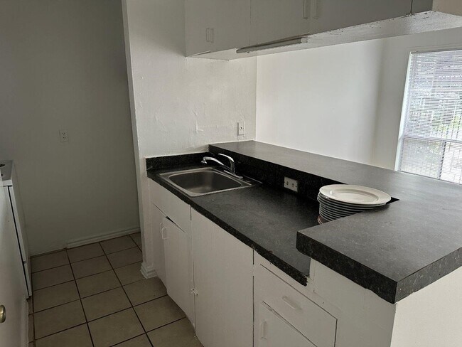 Photo - 820 W Alabama St Unit 1