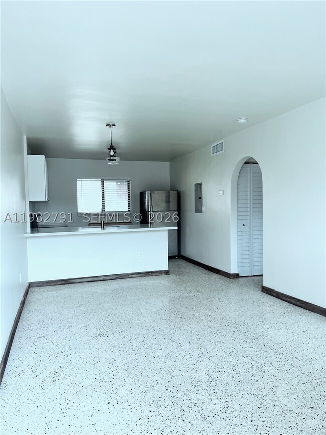 Photo - 910 SW 4th St Unit 3