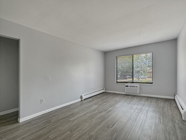 Photo - 885 Hardwick Dr SE