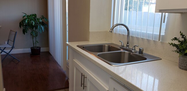 Photo - Magnolia Apartments - Your Sherman Oaks Re...