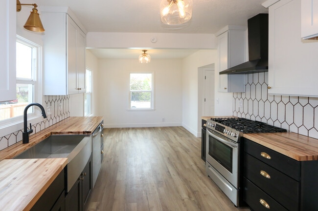 Photo - 1058 S Roberta St