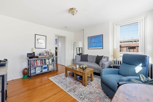 Building Photo - 647 Garden St Unit 3W