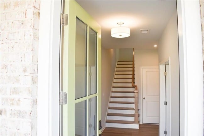 Photo - 140 Harlow Cir