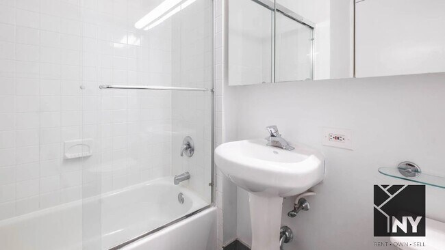 Photo - 102 W 27th St Unidad 26C