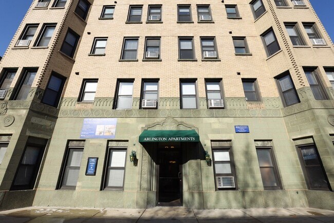 Building Photo - 555 W Arlington Pl Rental