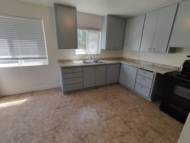 Building Photo - 6 W 1400 S Unit 6 W 1400 S