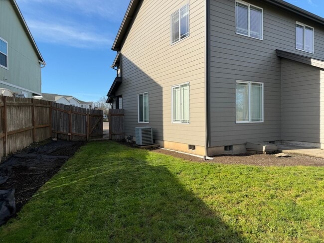 Photo - Newer 3 bedrooms 2.5 bathroom townhouse! MOVE IN SPECIAL!