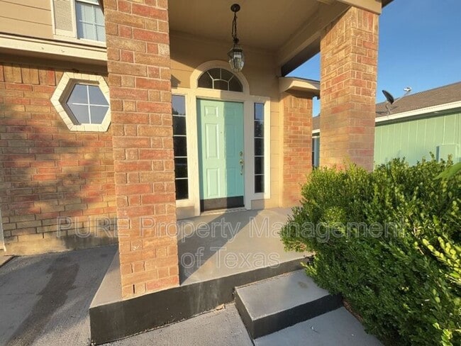 Photo - 305 Avalanche Ave