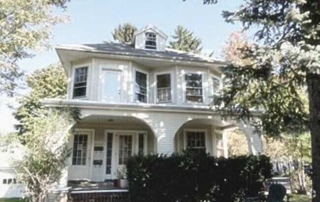 Building Photo - 111 Russett Rd Rental