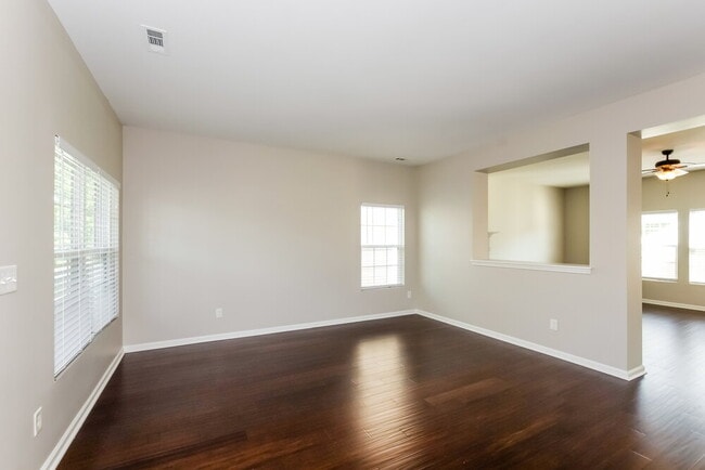 Photo - 114 Farmers Folly Dr