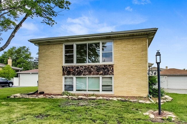 Photo - 16W641 56th Pl Unit 2