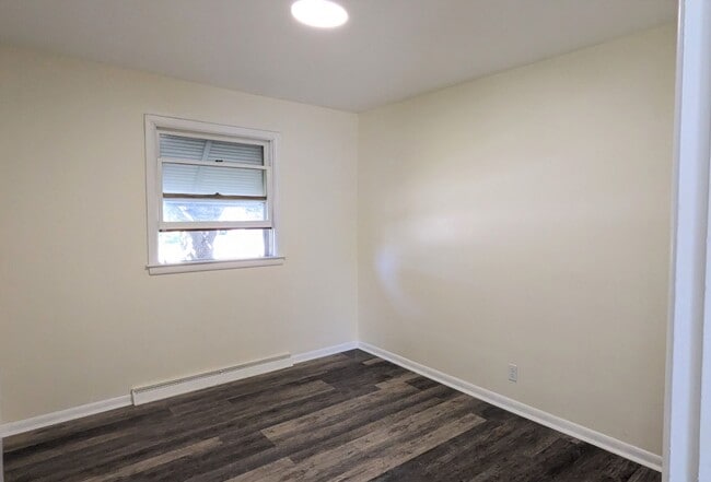 Photo - 1692 Roberts St