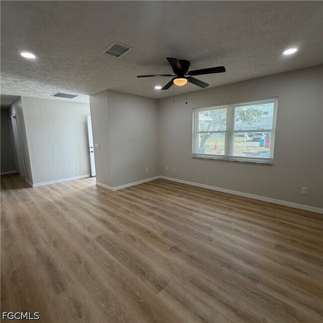 Photo - 1403 SE 11th St