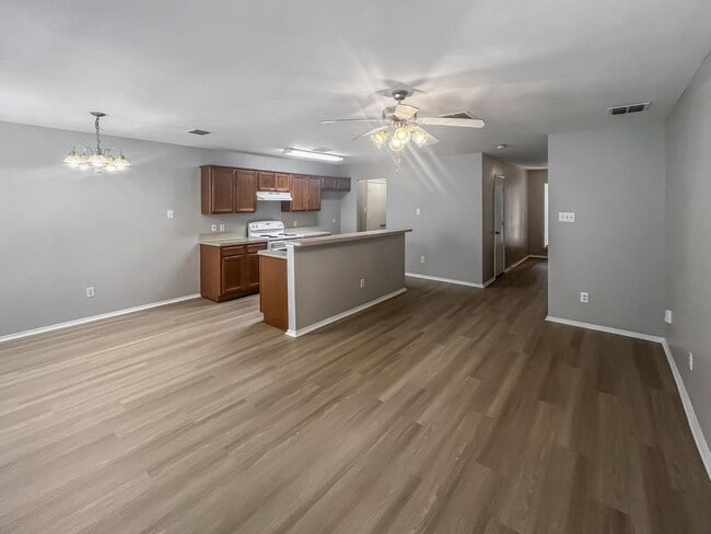 Photo - Welcome Home to Comfort and Convenience