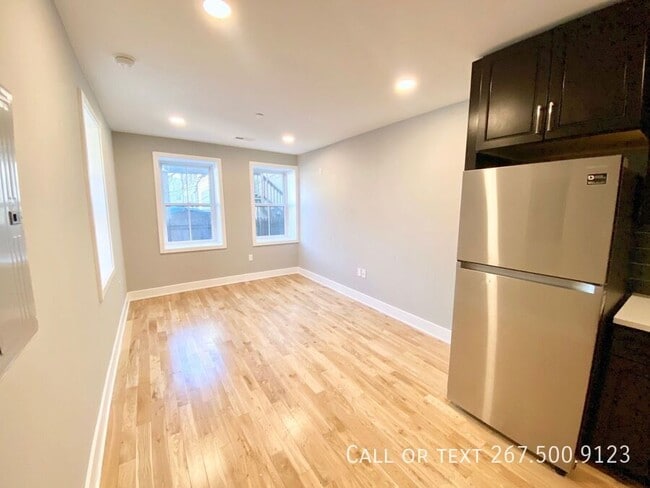 Photo - 1523 W Girard Ave Unit 206