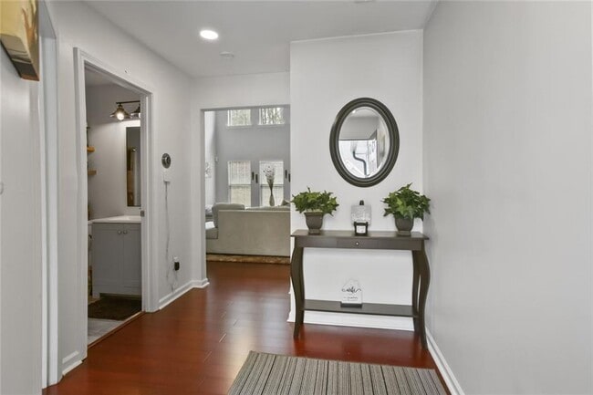 Photo - 1464 Gates Cir SE