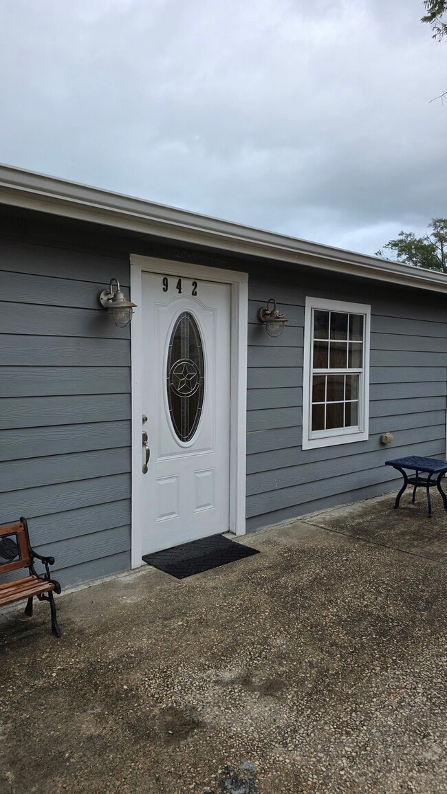 Building Photo - 9426 Sandra St