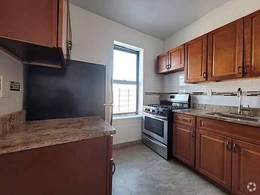 Building Photo - 1 bedroom in Bronx NY 10467 Unit C1 Rental