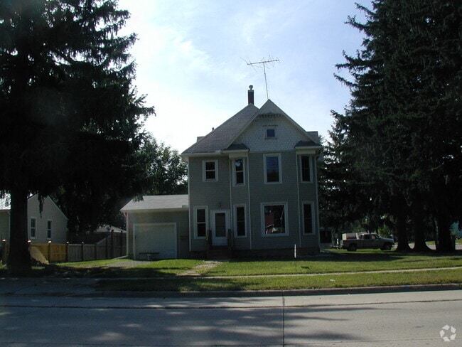 Building Photo - 1204 S Cedar Ave Rental