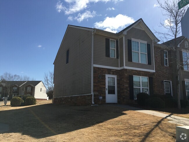 Building Photo - Two story Townhouse in Hampton