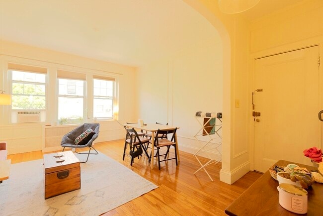 Building Photo - 401 Washington St Unit 4