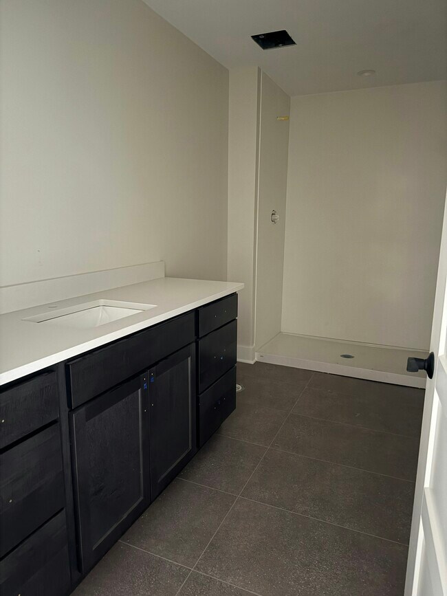 Photo - 106 E Erie St Unit 2A