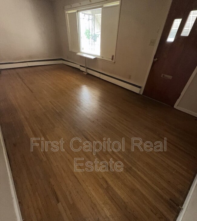 Building Photo - 1715 W Market St Unit Apt 2