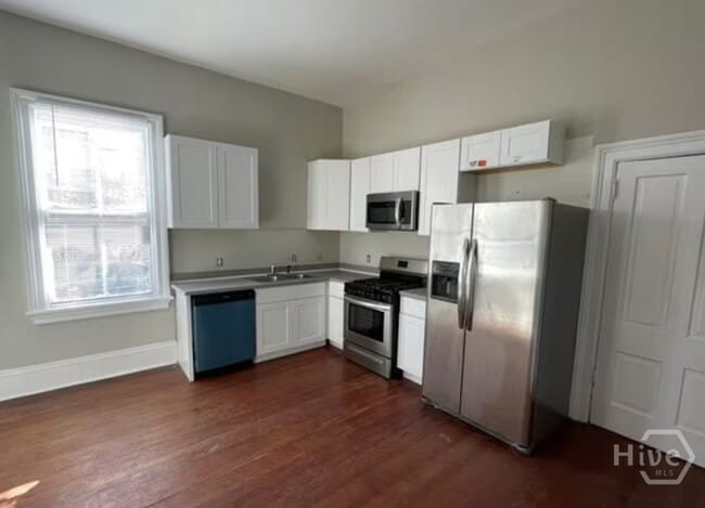 Photo - 320 E 31st St