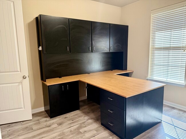 Photo - 288 Benwick Dr