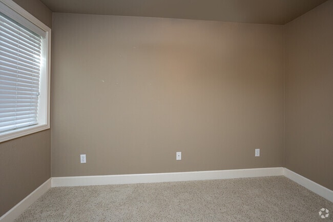2BR, 2BA - 950SF