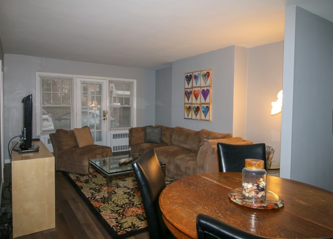 Photo - 18 The Cres Unit 3