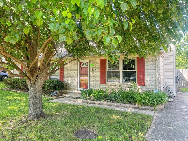 Photo - 1559 Summerhill Dr