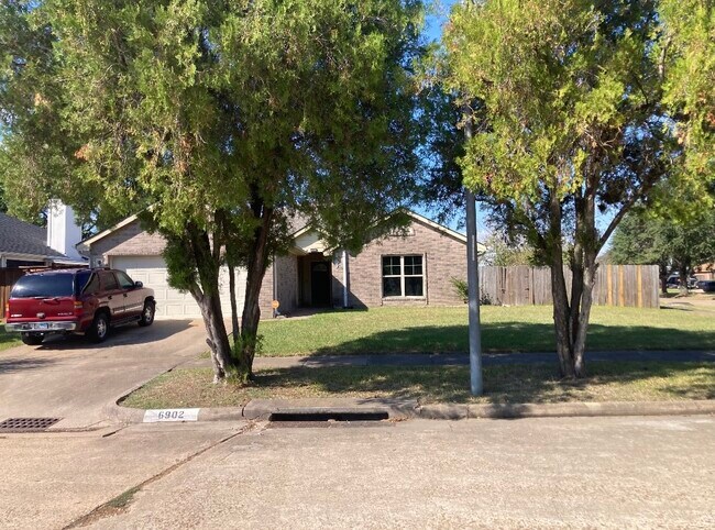 Photo - 6902 Oakmantle Dr