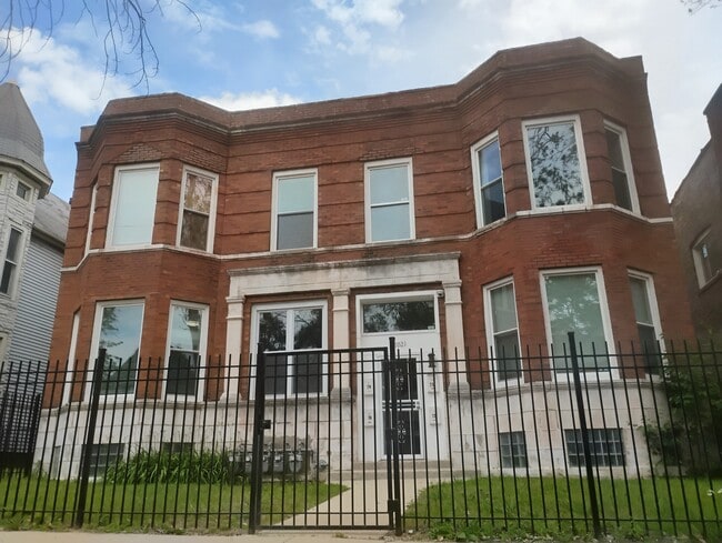 Building Photo - 12021 S Eggleston Ave Unit Modern 3bed/1.5bath Apartment