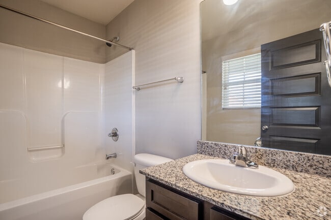 4BR, 4BA - 1,920SF - The Pine - Bathroom