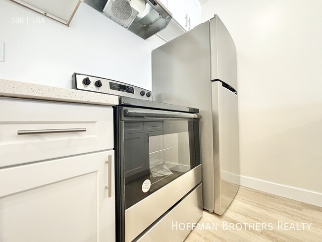 Photo - 1784 N Sycamore Ave Unidad 210A