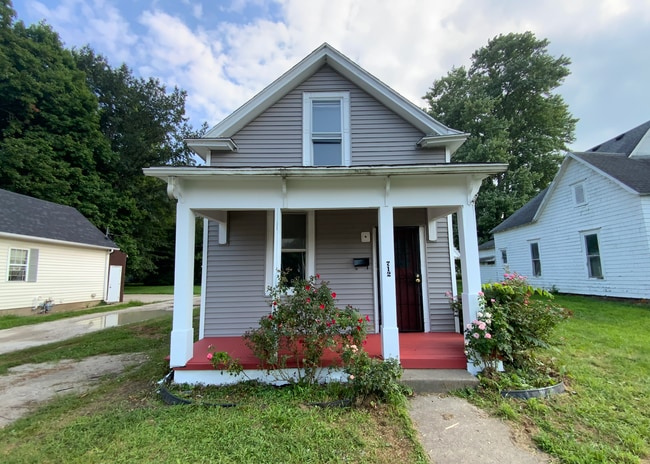Building Photo - 712 Commercial St Rental