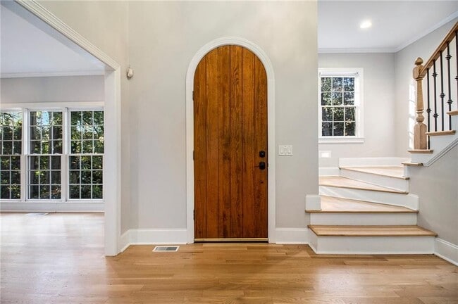 Photo - 960 Landmark Dr NE