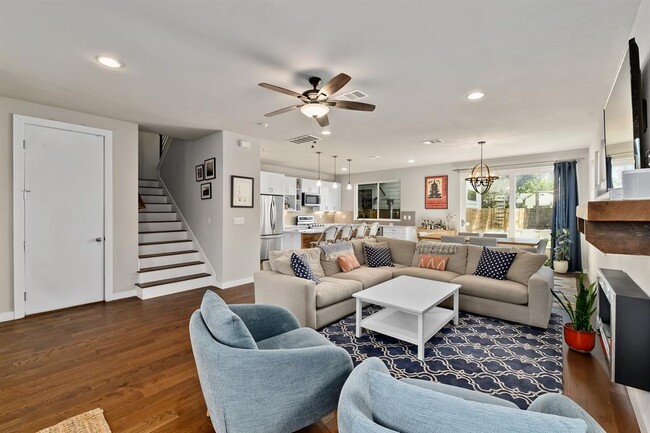 Photo - 1807 Haskell St