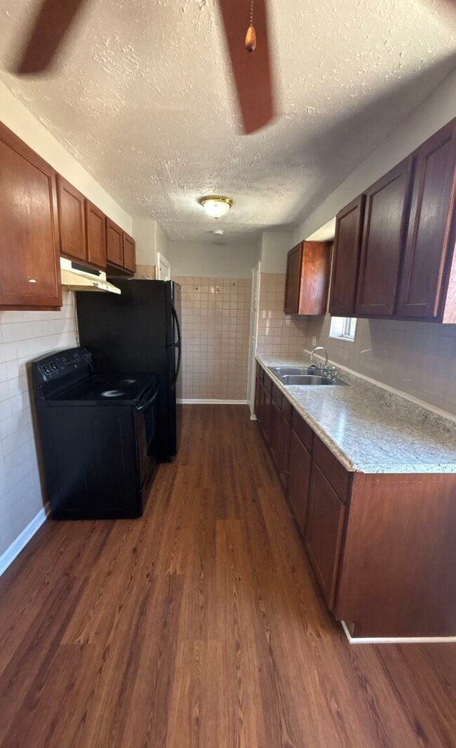 Photo - 1261 Hildreth Ave