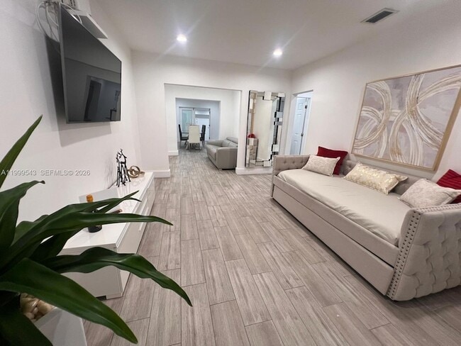 Photo - 3675 SW 26th St