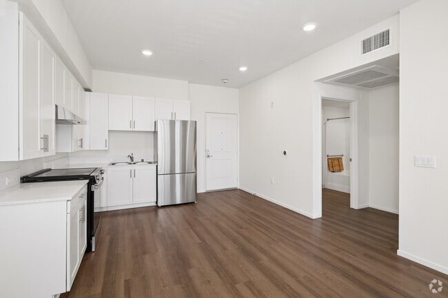 1BR, 1BA - 618SF - Dining Room