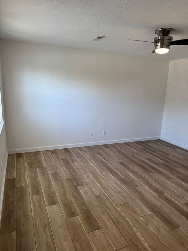 Photo - 615 E Bain St