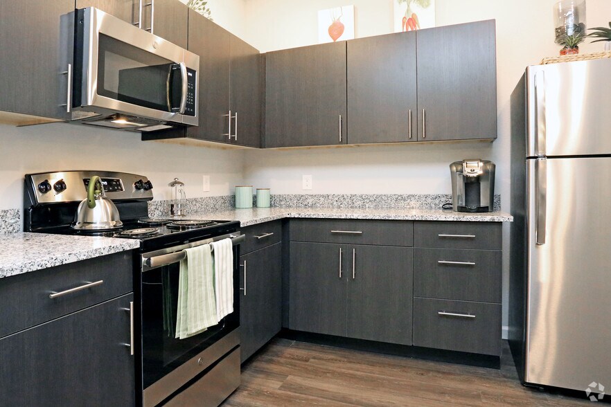2BR, 2BA - 1,135 SF - Classic - Kitchen