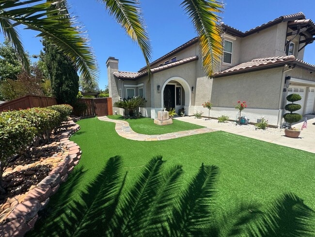 Photo - Luxury 5 Bedroom Home