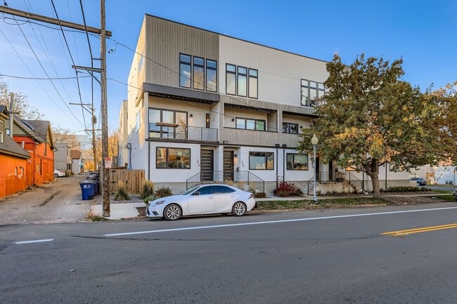 Building Photo - City Park West Home Available Immediately!