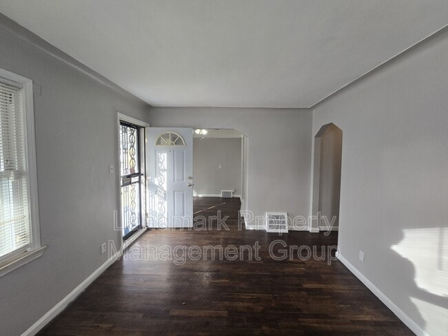 Photo - 19960 Wisconsin St