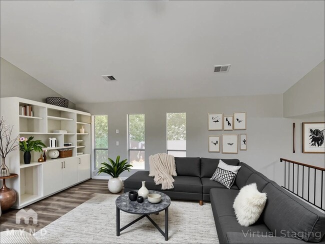 Photo - 947 Mainstreet Lake Dr