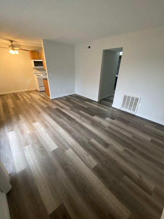 Building Photo - 1002 Cherokee St Unit A